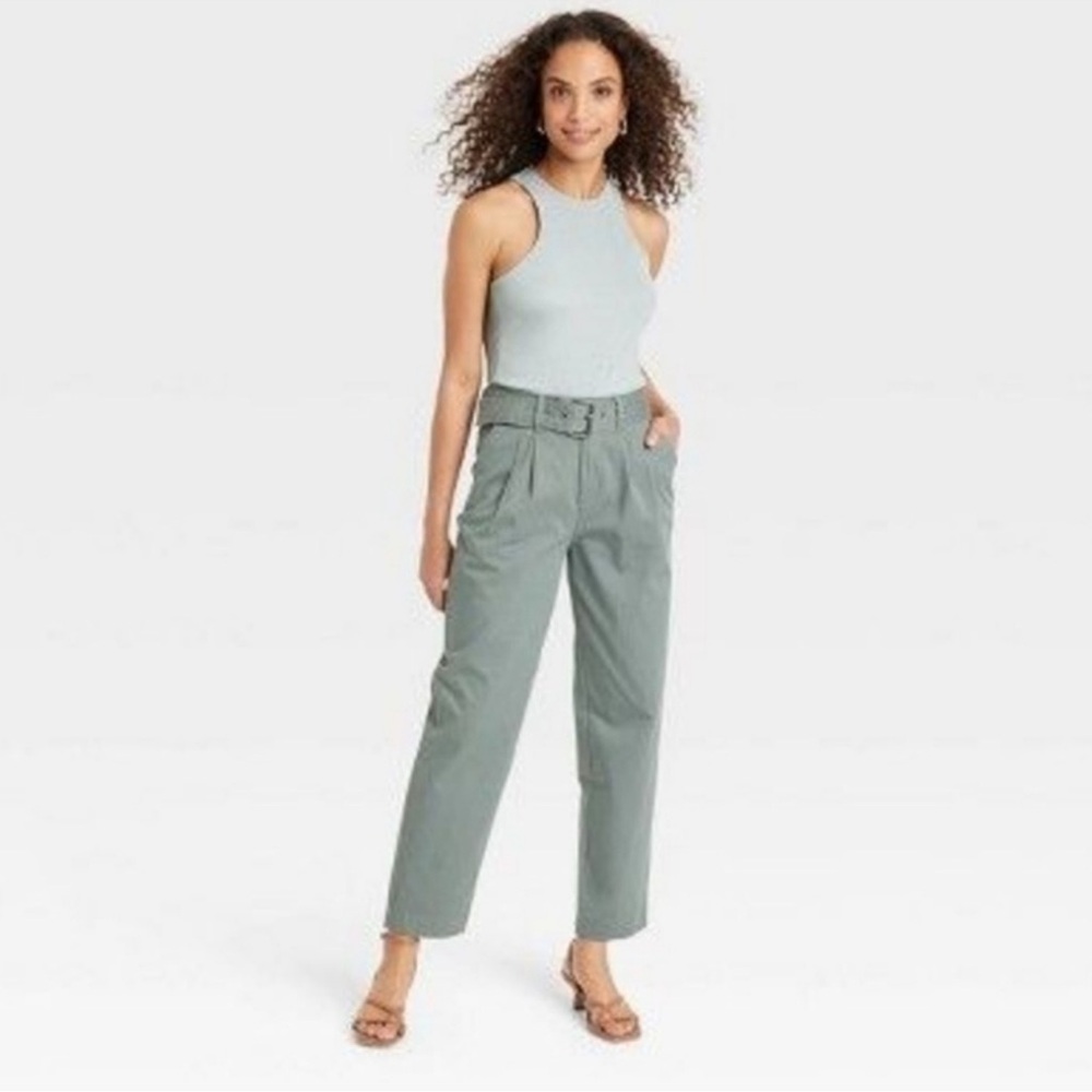 A New Day Women's Super High-Rise Tapered
Chino Pants - Grassy Glen